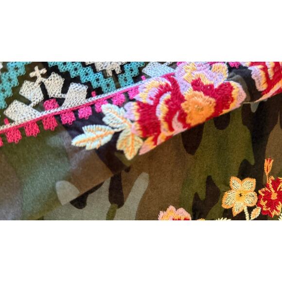 Camo Embroidered Top - Picture 4 of 4